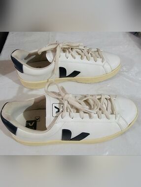 Veja Shoes Size 10